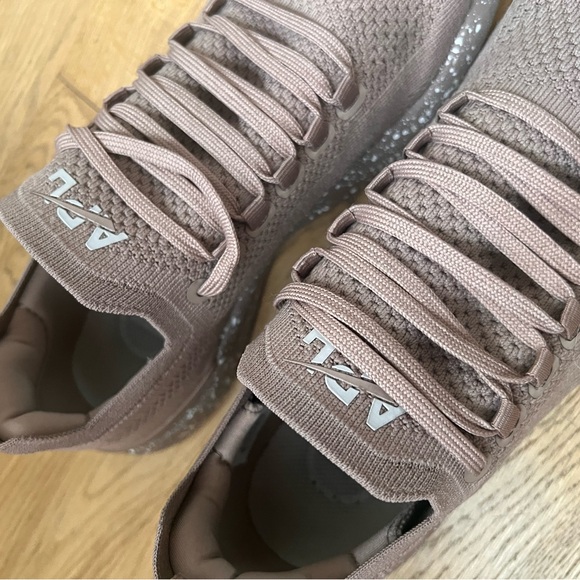 NEW APL Techloom Breeze Almond Speckle Women’s Sneaker 9.5 Cute Athleisure - Picture 3 of 6